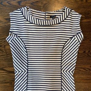 CAP SLEEVE STRUCTURED TOP